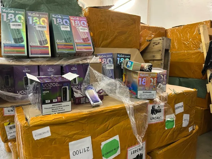German Customs Seize 115,800 Vapes in €1.4 Million Tax Case; VOZOL Branding Seen in Seizure Photo