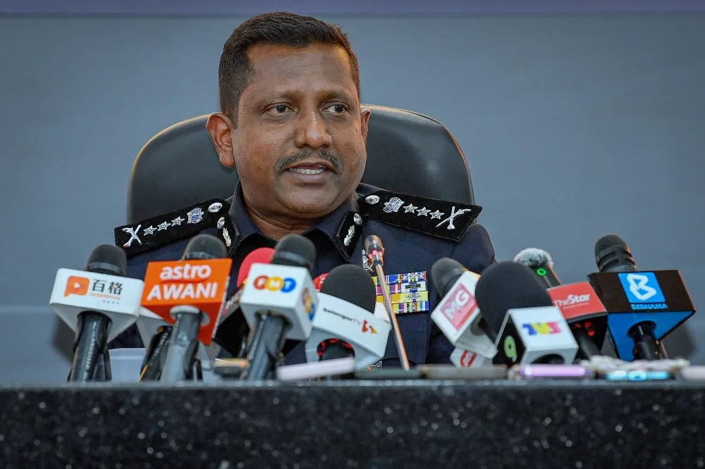 Malaysia Police Plan Saliva Tests at Roadblocks to Detect Synthetic Drugs Mixed Into Vape Liquids