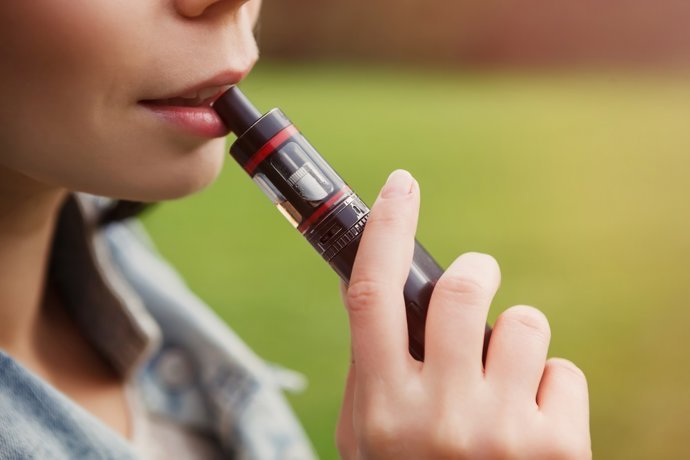 Spain’s PSOE files motion to curb vaping and nicotine pouches, restricting sales channels and banning online sales