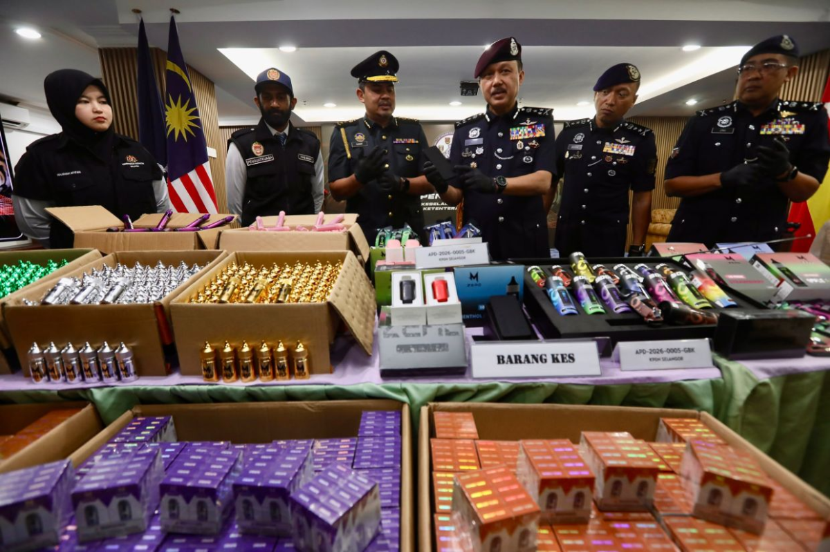 Malaysia Police Seize RM12.7 Million in Illegal Vapes and Cigarettes as Probe Points to Sea Shipments From China