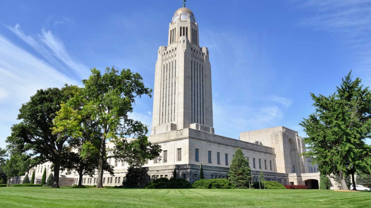 Nebraska Lawmakers Consider Major Tax Hikes on Cigarettes, Vapes and Other Nicotine Products